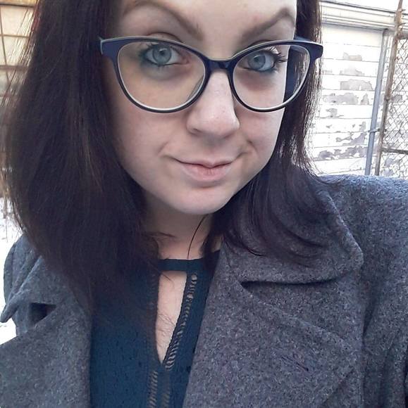 Profile Picture of Becky Blancato (@pinsneedles28) on Poshmark