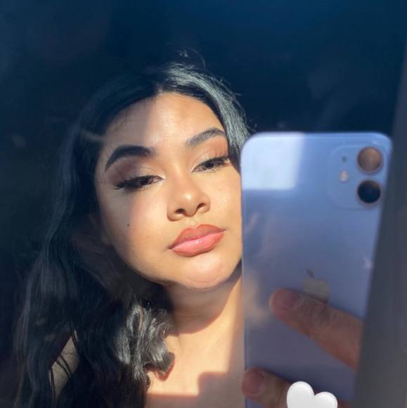 Profile Picture of Melanie Agostadero (@magostadero) on Poshmark