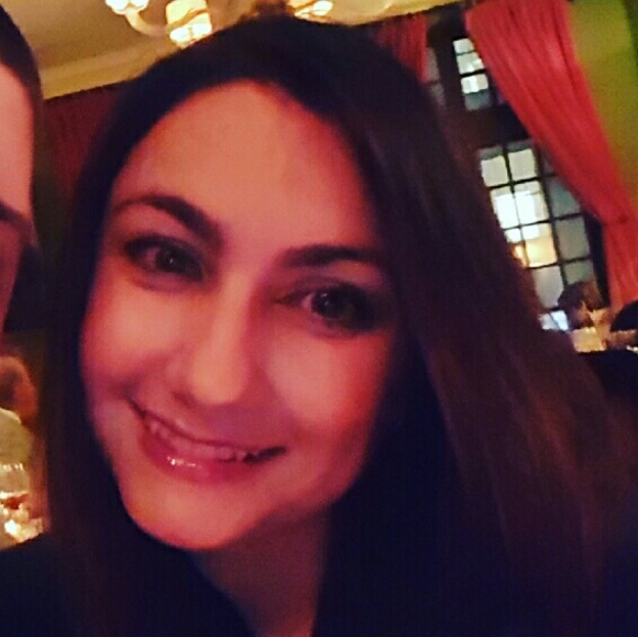 Profile Picture of Ashley Morolla (@calia1806) on Poshmark