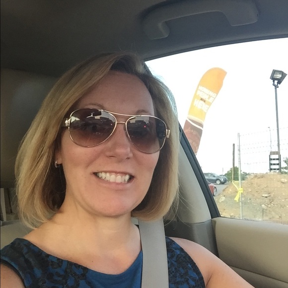 Profile Picture of Tricia Hook (@hookfitness) on Poshmark