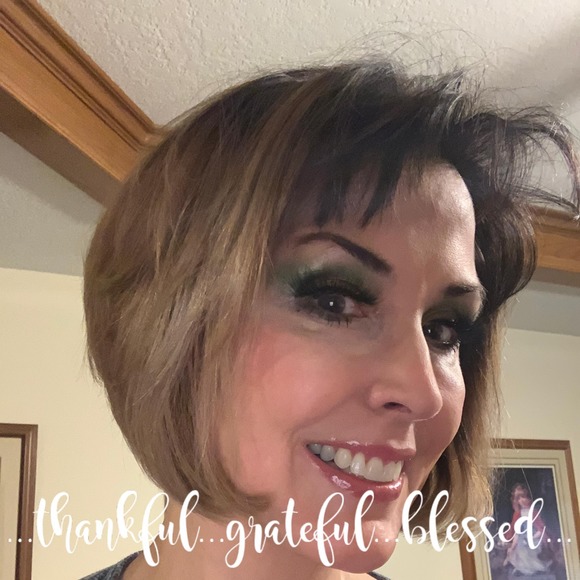 Profile Picture of Cindy Oakes (@pgmr_64804) on Poshmark