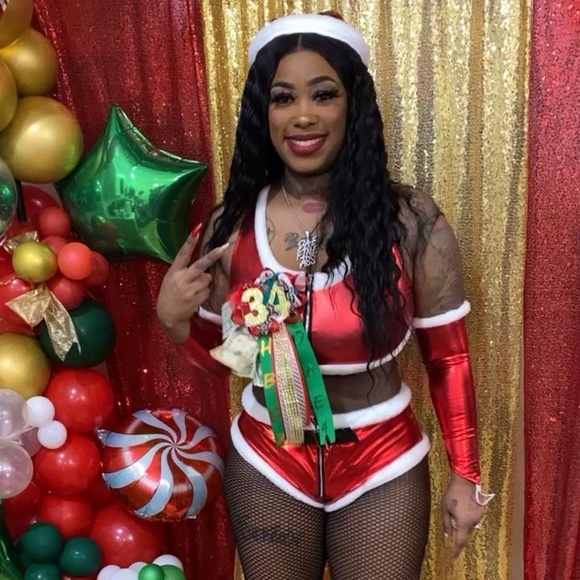 Profile Picture of Shardae Moore mosley (@moore9shardae) on Poshmark