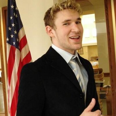 Profile Picture of Nick Armstrong-Crews (@dr_strongarm) on Twitter
