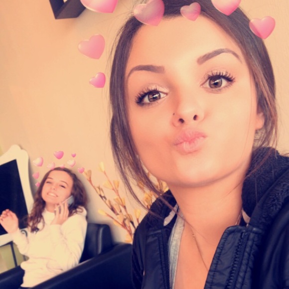 Profile Picture of Athena Mitsopoulos (@athenam6283) on Poshmark