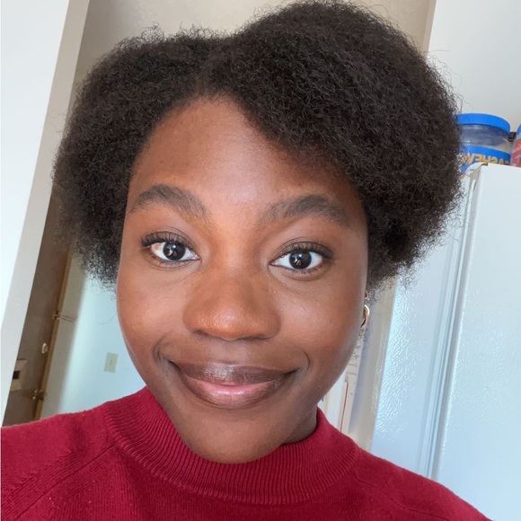 Profile Picture of Rose Marcellus (@rose_marcellus) on Poshmark