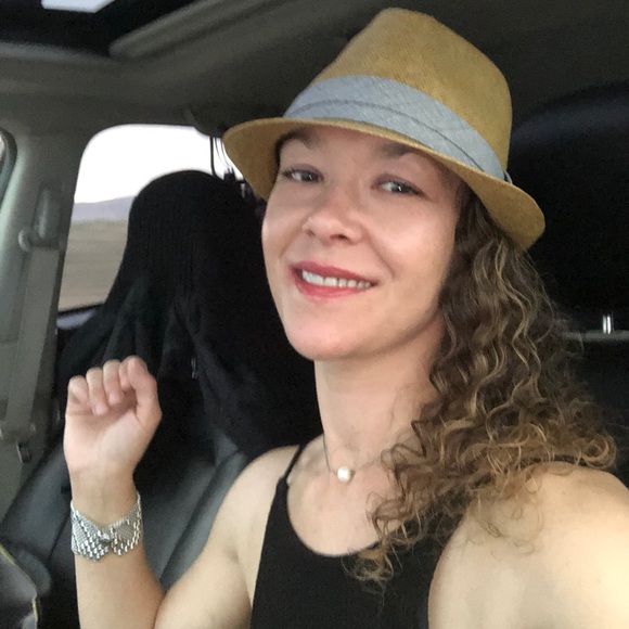 Profile Picture of Carly Ross (@cross192023) on Poshmark