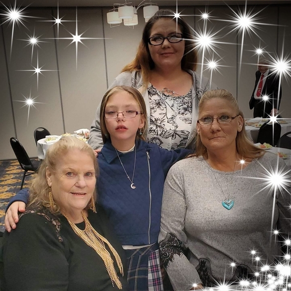 Profile Picture of Dawn Gladson (@dmgladson) on Poshmark