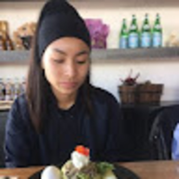 Profile Picture of Vanessa Diep (@vd18060391) on Poshmark