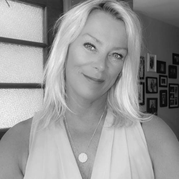 Profile Picture of Lynne Efinger (@efingerl) on Poshmark