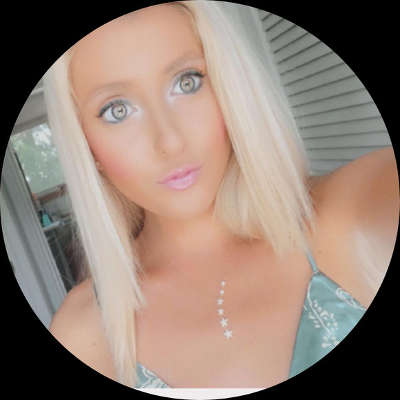 Profile Picture of Kelsey Pellon (@kkfashionx) on Poshmark