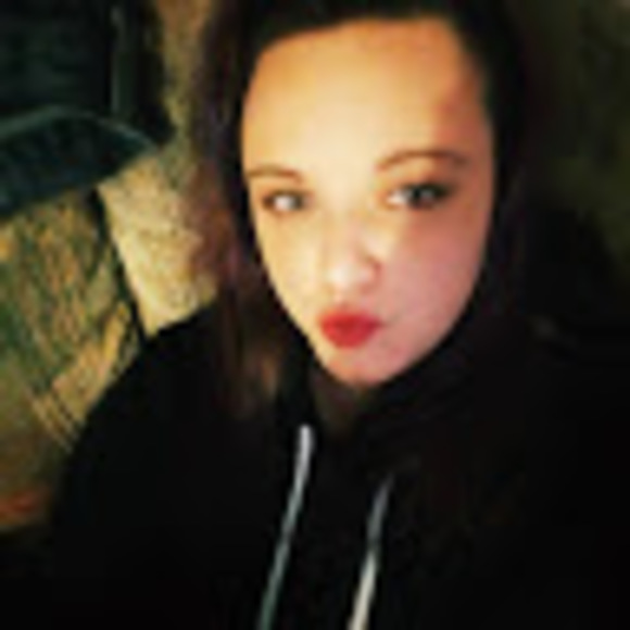 Profile Picture of Renee Phillips (@reneephillip088) on Poshmark