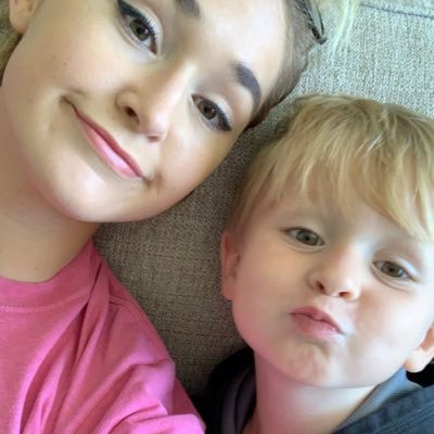 Profile Picture of Arielle Russell (@ArielleCarson) on Twitter