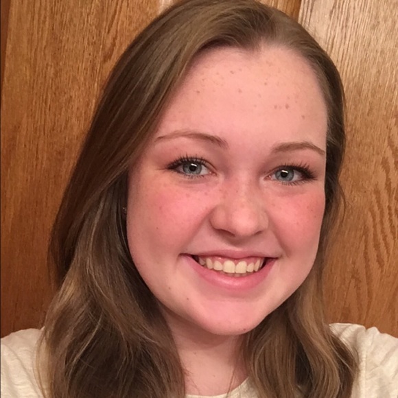 Profile Picture of Haley Hill (@haleyhill_21) on Poshmark