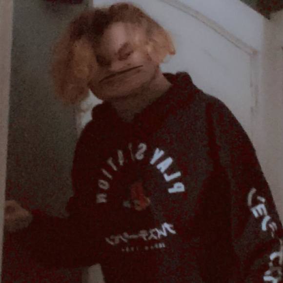 Profile Picture of Andrew Spears (@drewspears805) on Poshmark