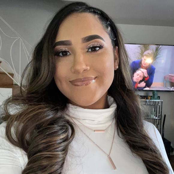 Profile Picture of Tatiana Montijo (@tatimontijo) on Poshmark