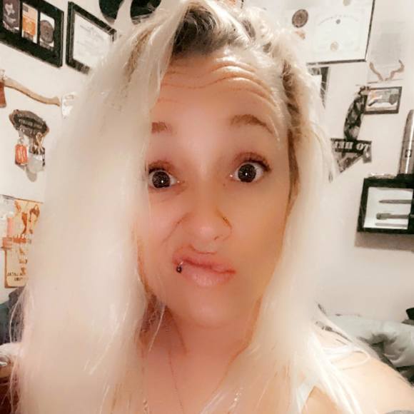 Emilylou Caisse - Poshmark Profile Picture of Emilylou Caisse (@e_caisse) on Poshmark