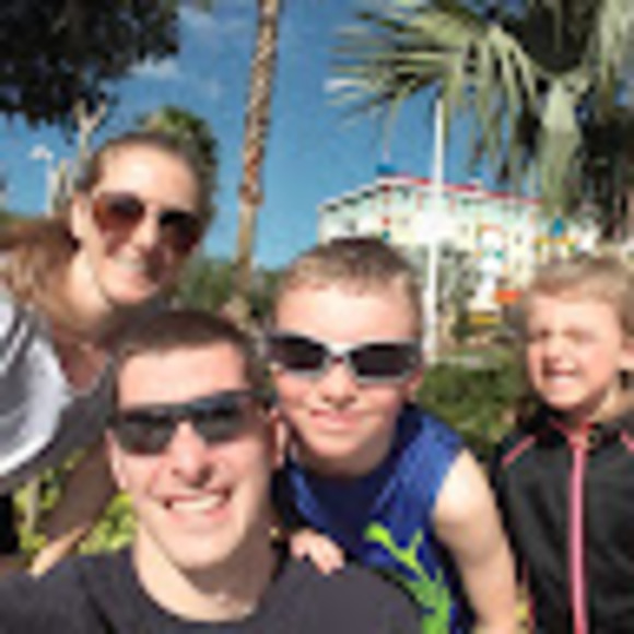 Profile Picture of Robert Vogler (@bobvogler67) on Poshmark