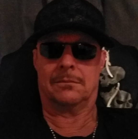 Profile Picture of Chris Reaves (@chrisreaves418) on Poshmark