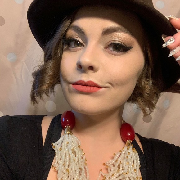 Profile Picture of Danann Griggs (@dananngriggs) on Poshmark