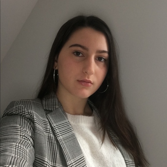 Profile Picture of Argyro Mavroudara (@iris_mvr) on Poshmark