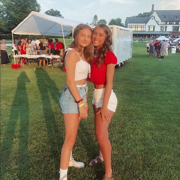 Profile Picture of Sophia Littler (@sophiamlittler) on Poshmark