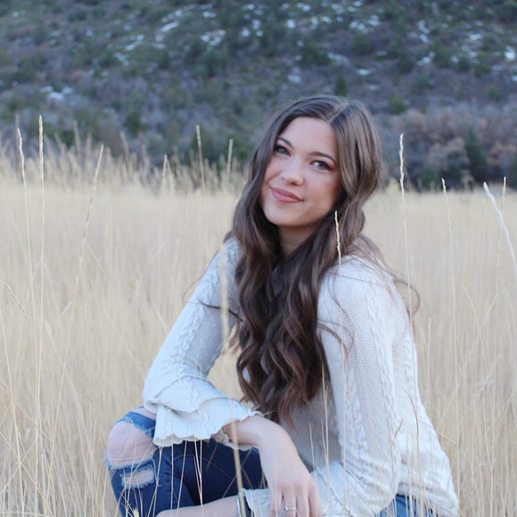 Profile Picture of Sophia Larsen (@sophia__larsen) on Poshmark