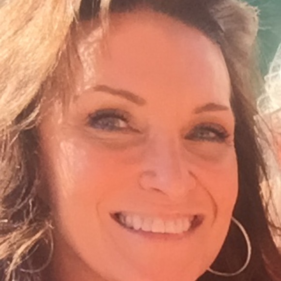 Profile Picture of Paula Shine (@sunshinetrekker) on Poshmark