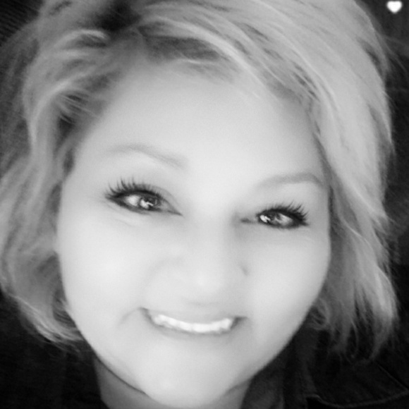 Profile Picture of Ruth Facundo (@usedstuff2020) on Poshmark