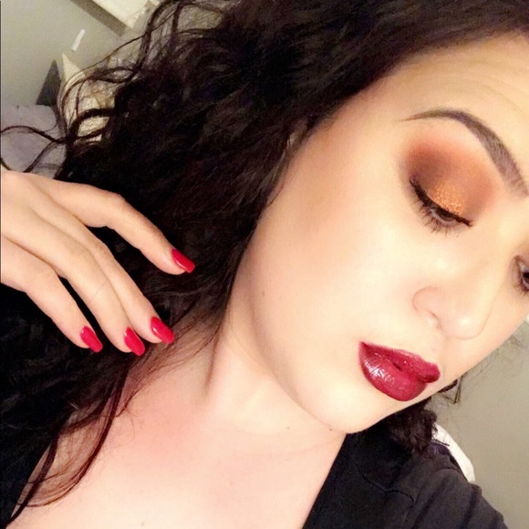 Profile Picture of Nicole Garcelon (@naacole) on Poshmark