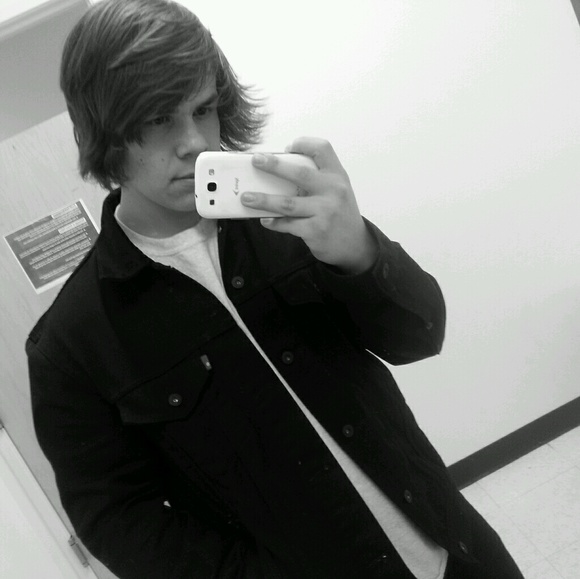 Profile Picture of Jacob Brinton (@jacobbrinton) on Poshmark