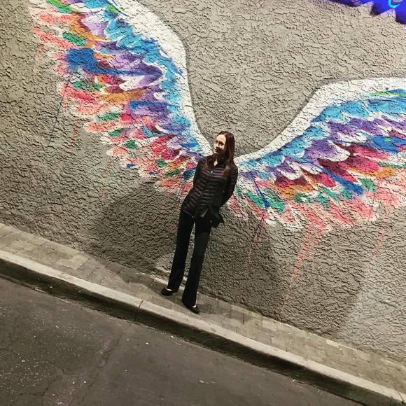 Profile Picture of Amanda Keates (@907ack) on Poshmark
