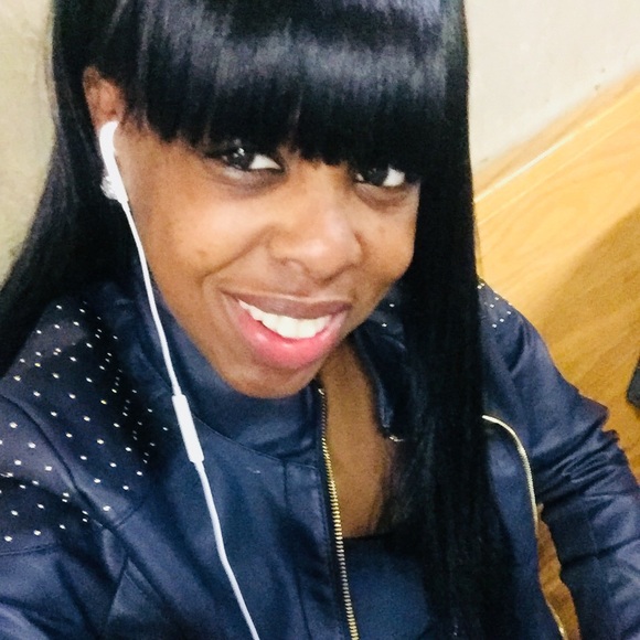 Profile Picture of Lakisha Stephens (@laroyal91) on Poshmark