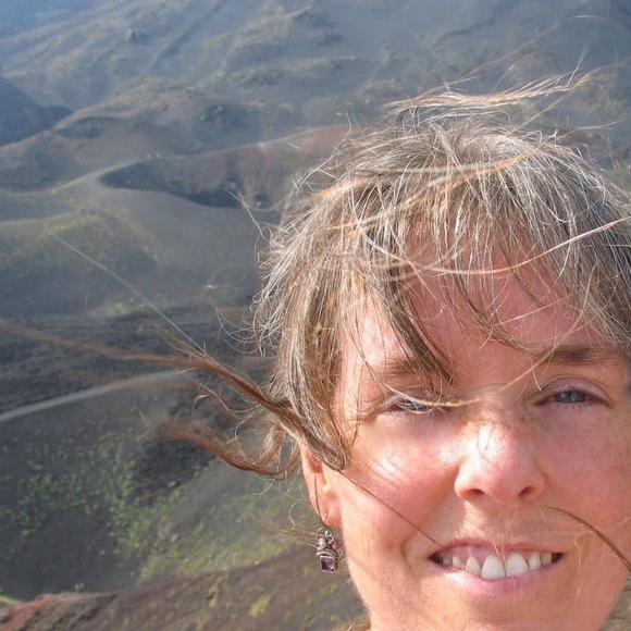 Profile Picture of Julia Clothier (@clemmiller) on Poshmark