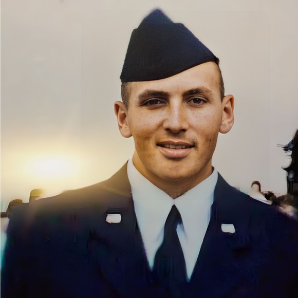 Profile Picture of Joseph Torrez (@josephtrrz) on Poshmark