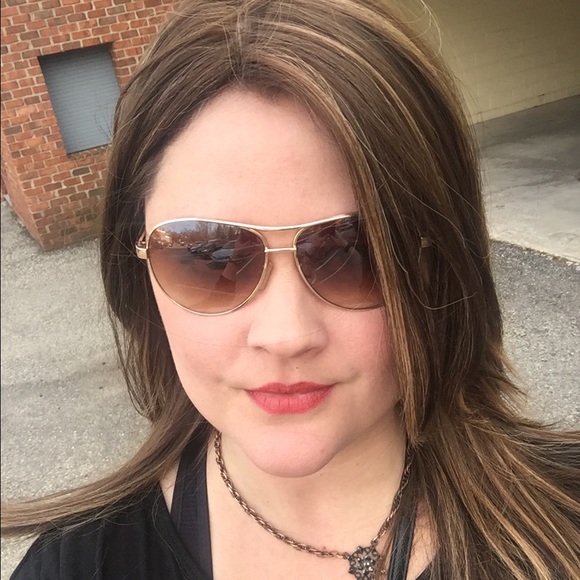 Profile Picture of Amanda Kossack (@akossa) on Poshmark