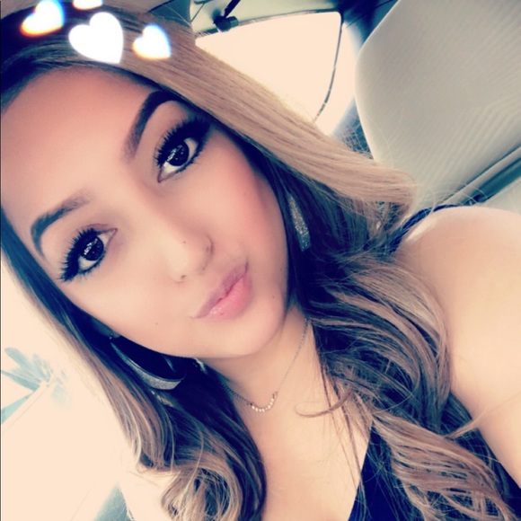 Profile Picture of Bianca Perea (@bianca12981) on Poshmark