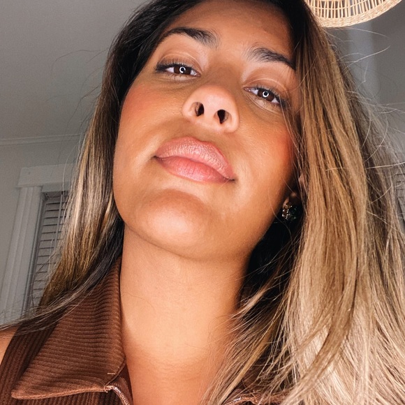 Profile Picture of Karla Jimenez (@karlaljimenez) on Poshmark