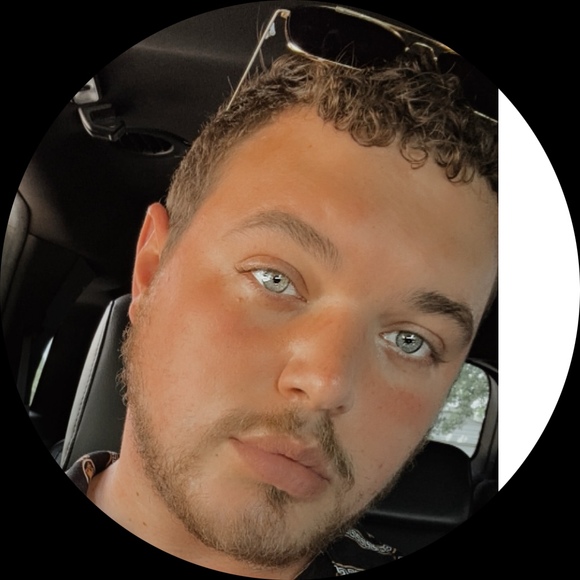 Profile Picture of Corey Lange (@coreysteven13) on Poshmark