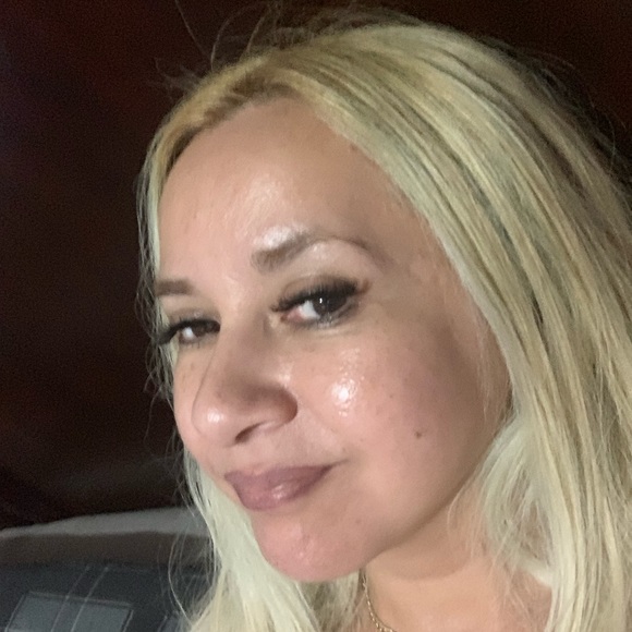 Profile Picture of Marie Calderone (@mariecalderone) on Poshmark