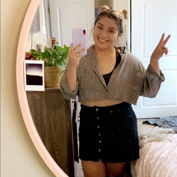 Profile Picture of Isabel Serrano (@isabelserr) on Poshmark