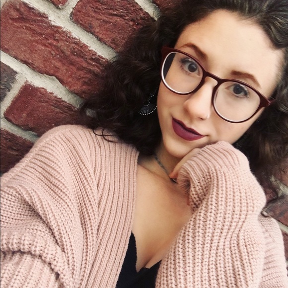 Profile Picture of Miranda Canatella (@mirandapaigee4) on Poshmark