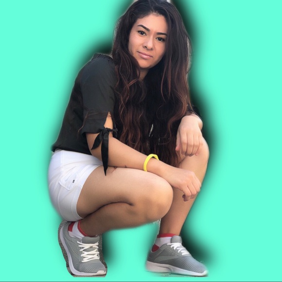 Profile Picture of Alex Juarez (@love_lowkz) on Poshmark