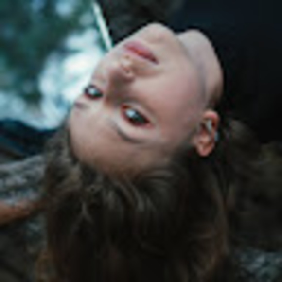 Profile Picture of Kira Savchenko (@kirewsa) on Poshmark