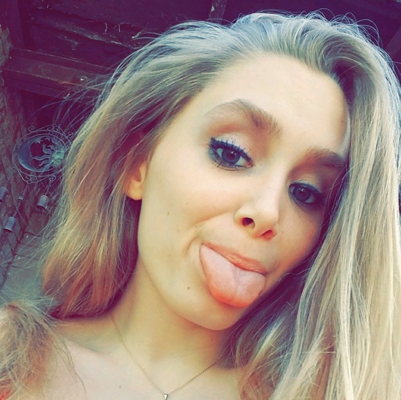 Profile Picture of Allie Magistro (@allie_magistro) on Poshmark