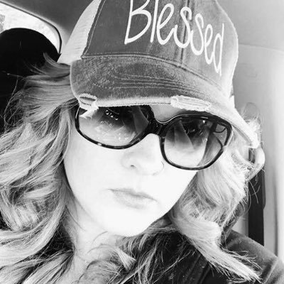 Profile Picture of Ariel Elizabeth (@ArielEli82) on Twitter