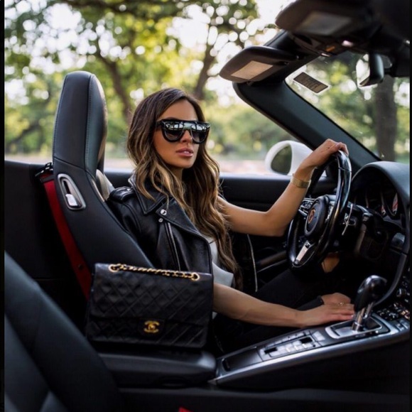 Profile Picture of Kendall Richards (@bindobina) on Poshmark