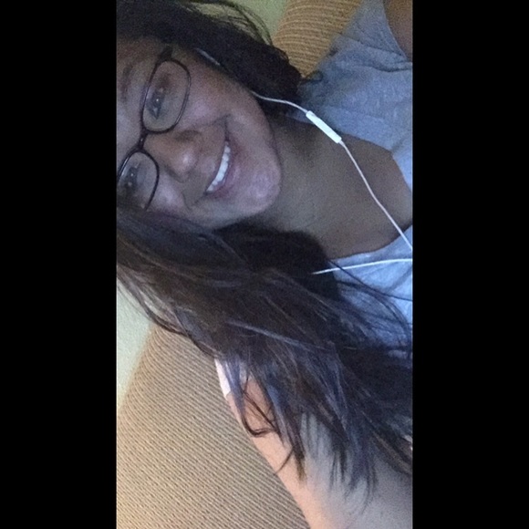 Profile Picture of Yolanda Salgado (@_yolandaaa) on Poshmark