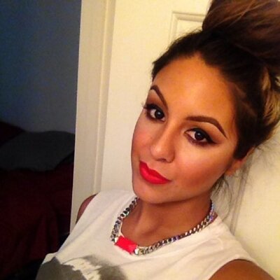 Profile Picture of Julia Palos (@juelzies) on Twitter