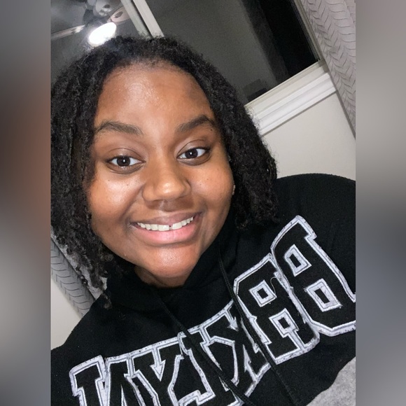 Profile Picture of Latoya Mclaggan (@latoya_mclaggan) on Poshmark