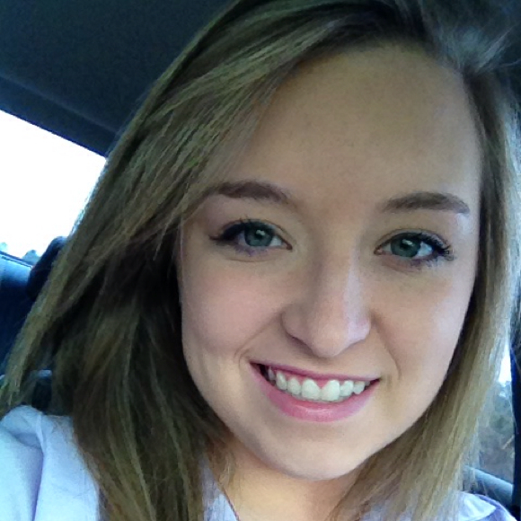 Profile Picture of Katelyn Hanna (@katelynhanna) on Poshmark